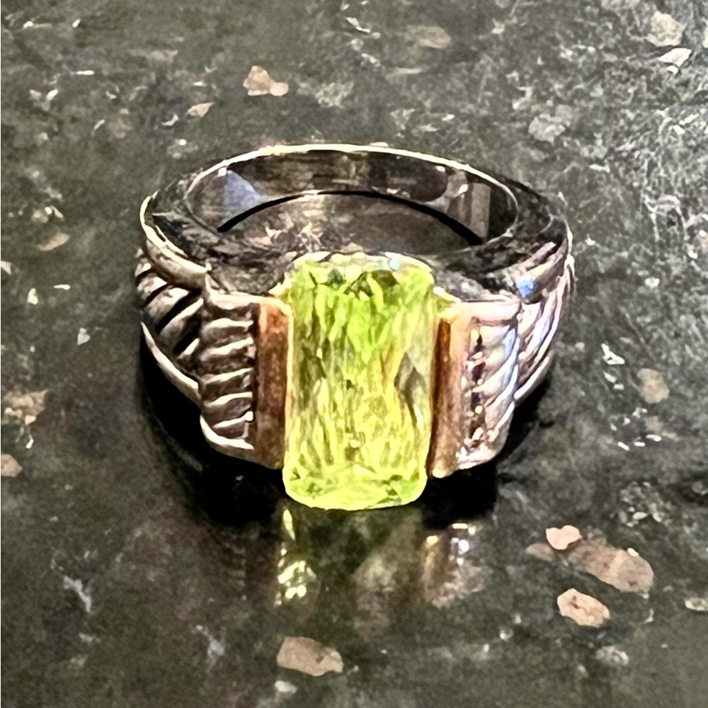 Green faceted rectangular crystal with gold and silver setting, size 8 1/2